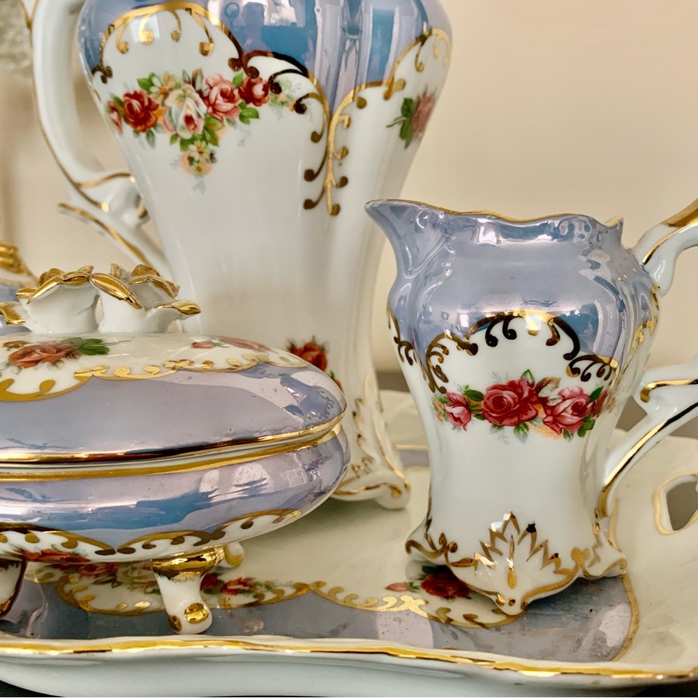LN- Elegant Blue and Gold Porcelain 5 Piece Tea Set. A perfect decor piece. - Picture 3 of 16